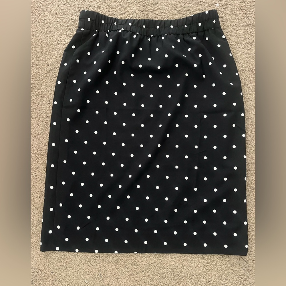 NWT J.Crew black with white dots pencil skirt. Size L. With Pockets